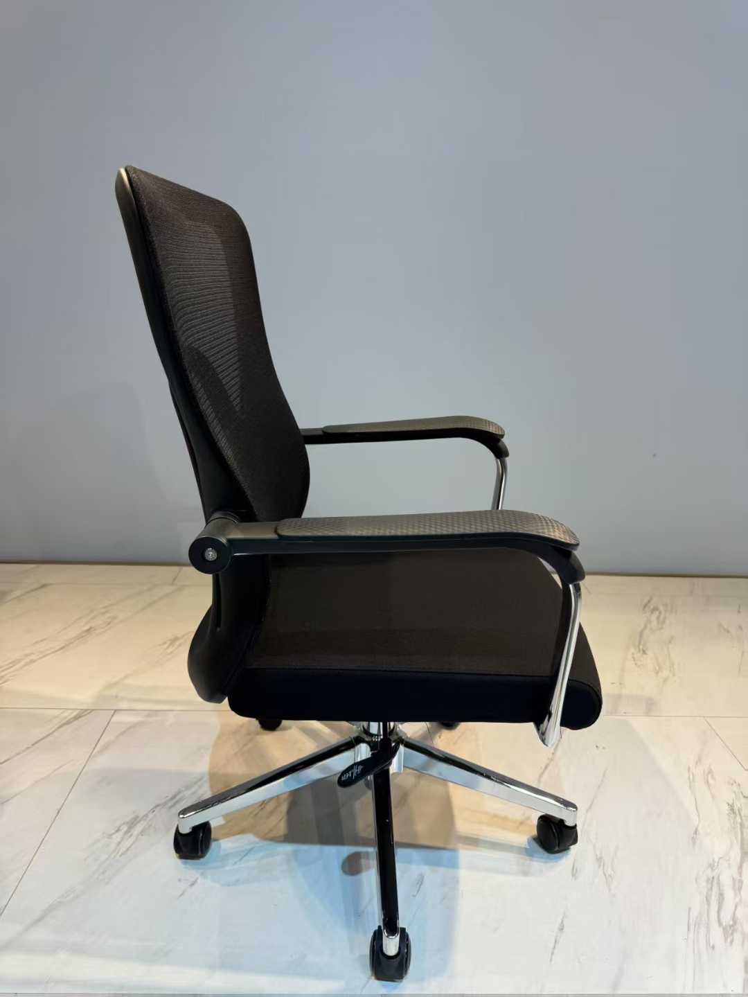 Modern Ergonomic Office Chair with Mesh Backrest