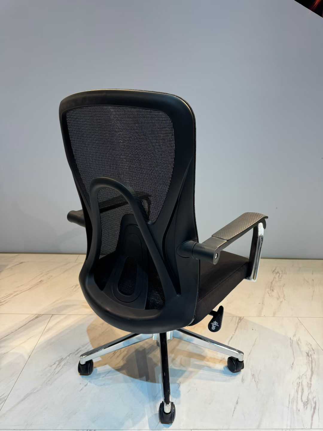 Modern Ergonomic Office Chair with Mesh Backrest