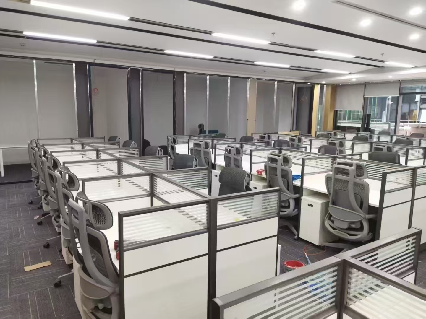 verview of Modern and Efficient Office Spaces