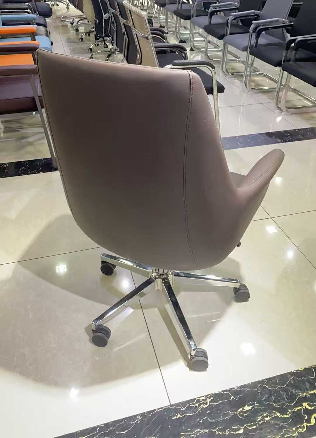 Modern minimalist style high-end office chair